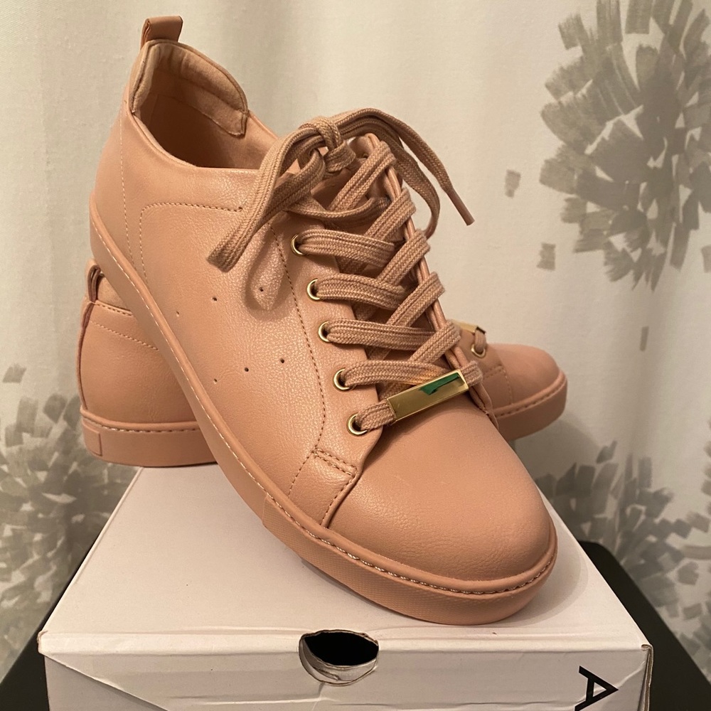 BRAND NEW < NEVER WORN > ALDO Sneakers